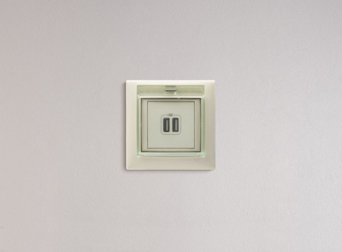 Розетка USB 2-м СП Valena сл. кость IEK 774170 фото 5