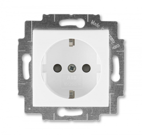 Розетка Levit с заземл. с защ. шторками 16А бел./бел. ABB 2CHH203457A6003
