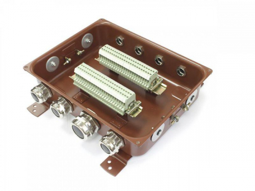 Коробка КС-40 УХЛ1.5 IP65 латун. ввод ГОФРОМАТИК zeta30352